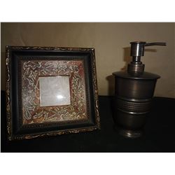 Pier 1 Pictuew Frame / Bathroom Accessorie