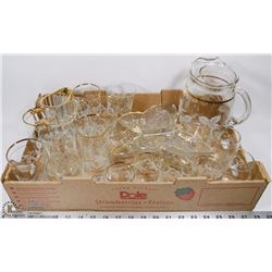 16) GRAPE PATTERNED DEPRESSION GLASS INCL WATER
