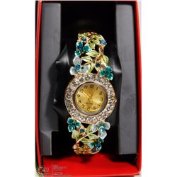 NEW WOMEN'S FASHION WATCH.