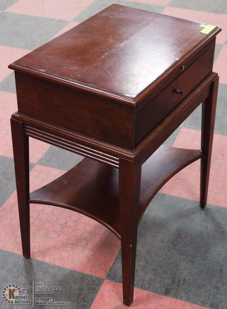 CHERRY WOOD END TABLE WITH DRAWER.