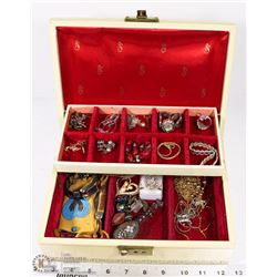 VINTAGE MELE MUSICAL JEWELLRY BOX WITH CONTENTS