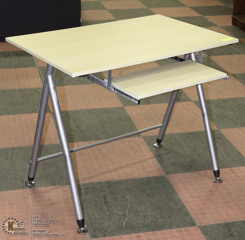 COMPUTER TABLE WITH SLIDE OUT TRAY