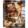 Image 1 : NATIVE CEDAR BOX W/COLLECTIBLES