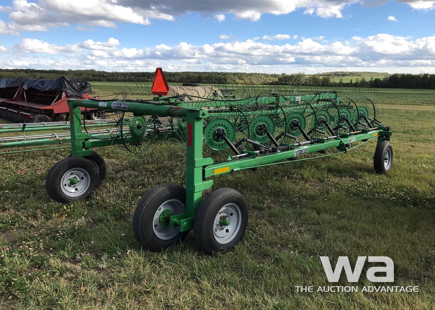 FRONTIER WR1212C V-HAY RAKE