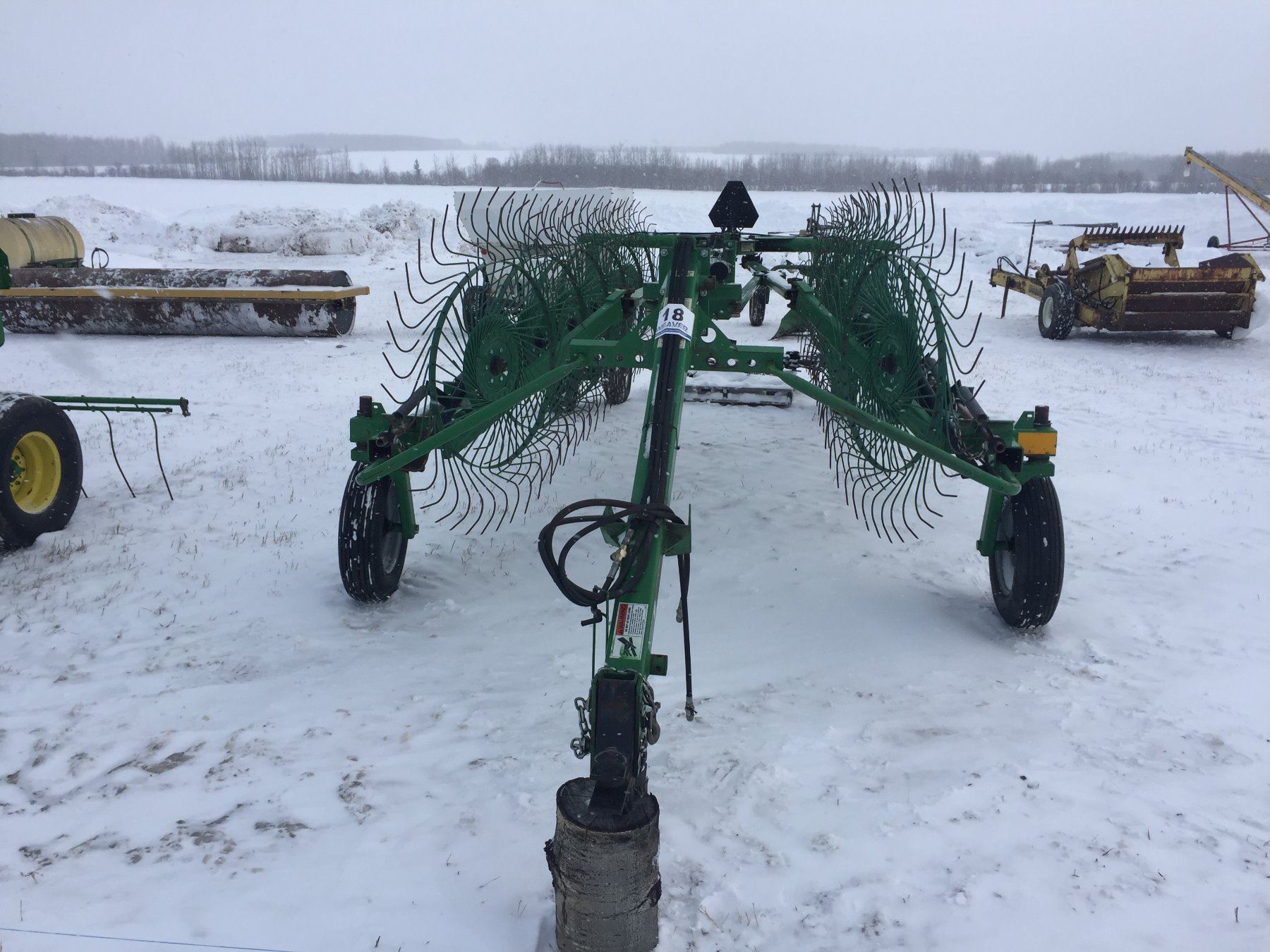 FRONTIER WR1212C V-HAY RAKE