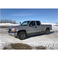 2004 GMC SIERRA 2500 PICKUP