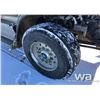 Image 12 : 2011 KENWORTH T800 TRI-DRIVE TRUCK
