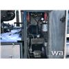 Image 15 : 2005 KENWORTH T800B TRI-DRIVE HYDRO VAC TRUCK