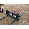 Image 2 : 42” BALE SPEAR/PALLET FORKS COMBO