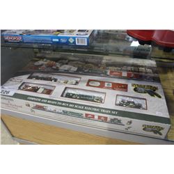 BACHMANN "A NORMAN ROCKWELL CHRISTMAS" HO SCALE ELECTRIC TRAIN SET