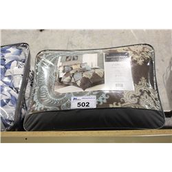 7 PIECE COMFORTER SET QUEEN SIZE