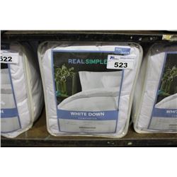 FULL/QUEEN SIZE WHITE DOWN COMFORTER