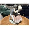 Image 2 : LLADRO MADE IN SPAIN PORCELAIN FIGURINE STANDS 10" TALL (ONE FINGER BROKEN)