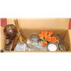 Image 1 : BOX WITH ASSORTED GLASS AND CRYSTAL SERVEWARE