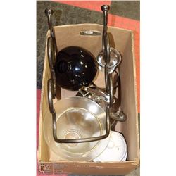 BOX OF HOUSEHOLD ITEMS