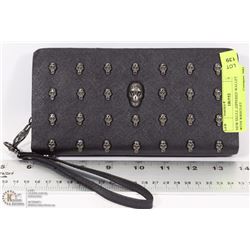 NEW SKULL ZIPPERED WALLET WITH WRISTLET
