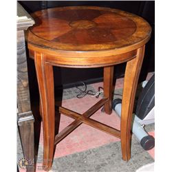 ROUND WOOD END TABLE