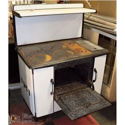 ANTIQUE WOOD STOVE AS IS