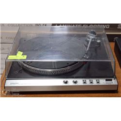 TOSHIBA BELT DRIVE TURNTABLE WITH DUSTCOVER