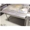 Image 1 : QUEST FLATTOP ROLLING GRILL WITH FOOD WARMER