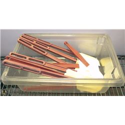 PLASTIC TOTE W/ 9 SILICONE SPATULAS