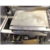 Image 1 : 36"X26" FLAT-TOP GRILL W/ ROLLING TABLE