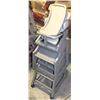 Image 1 : 2 RUBBERMAID PLASTIC HIGHCHAIRS