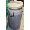 Image 1 : 3 VARIOUS GARBAGE CANS + 1 LID
