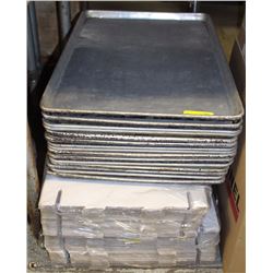 LOT OF 15 BAKERS TRAYS AND 100 PIZZA BOXES(12")