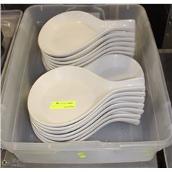 TOTE WITH 19 SKILLET SERVING DISHES