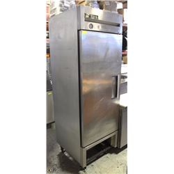 7 FOOT SINGLE DOOR UPRIGHT TRUE FREEZER