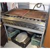Image 1 : QUEST 10 BURNER NATURAL GAS GRILL WITH GRILLS