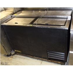 TRUE DOUBLE SLIDE DOOR COOLER 50 X 27 X 34