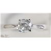 Image 1 : 35) 10KT WHITE GOLD DIAMOND RING