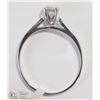 Image 3 : 35) 10KT WHITE GOLD DIAMOND RING