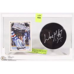 WAYNE GRETZKY AUTOGRAPHED PUCK & CARD DISPLAY