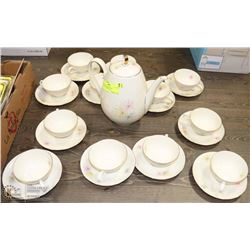 VINTAGE TEA/COFFEE SET QUALITALSPORSELLAN