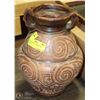 Image 1 : VINTAGE NAVAJO STYLE CLAY VESSEL