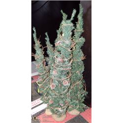 7 DECORATIVE CHRISTMAS TREES.