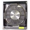 Image 1 : HOMETRENDS TRANSPARENT CLOCK WITH BATTERIES