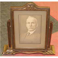 ANTIQUE FRAMED PICTURE IN UNIQUE SWIVEL