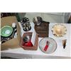 Image 1 : LARGE BOX OF COOKING SUPPLIES POTS AND PANS