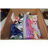 Image 3 : BOX OF CHRISTMAS DECORATIONS WREATH AND PLATES
