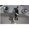 Image 3 : WHITE SINK WITH TAPS