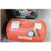 Image 3 : 2 AIR TANKS AND CONCRETE MIXER