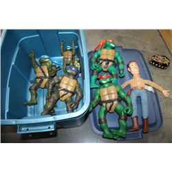 TOTE OF NINJA TURTLES AND WOODY TOY