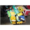 Image 1 : BOX OF CLEANING SUPPLIES