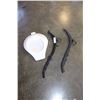Image 1 : HORSE HANES AND BED PAN