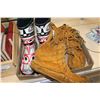 Image 2 : PAIR OF MOCCASINS AND NATIVE PAINTED RUBBER BOOTS