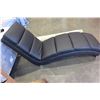 Image 3 : MODERN BLACK LEATHER LOUNGER